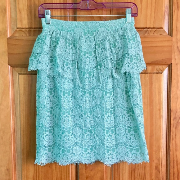 Women’s size small Aryn K mint green/sea green lace skirt with zipper and clasp - Picture 1 of 9